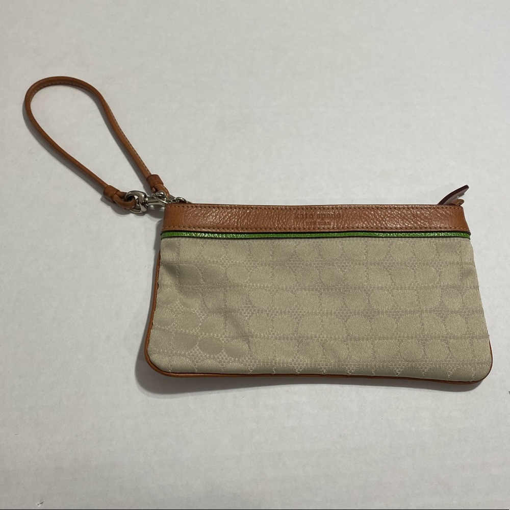 Kate spade || woman’s wristlet L8”xH4 1/2 “